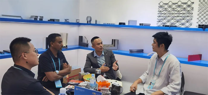 1730361912414212.jpg 廣州廣交會(huì)中亞鋁業(yè)